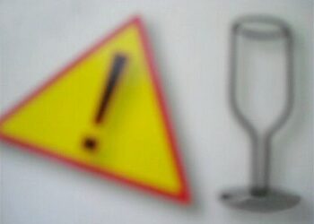 Ponad 3 promile, rozbite auta i podróż zakończona na ogrodzeniu