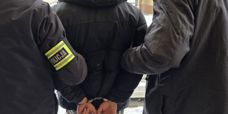 Policjanci zatrzymali dwóch sprawców pobicia w centrum miasta