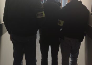 Poszukiwany mieszkaniec Moniek i złodziej domowego wina zatrzymani przez monieckich policjantów