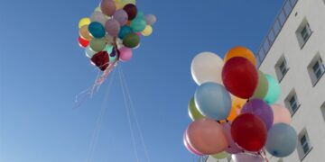 Międzynarodowy Dzień Dziecka z Chorobą Nowotworową – nadzieja wypełniła wielobarwne baloniki