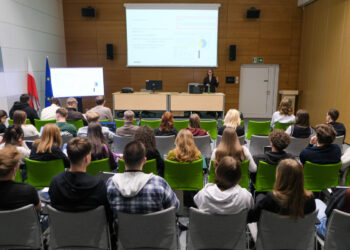 Przeciw dezinformacji – wspólne zajęcia NASK i UMB dla przyszłych lekarzy