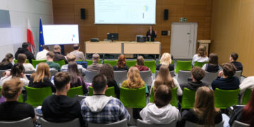 Przeciw dezinformacji – wspólne zajęcia NASK i UMB dla przyszłych lekarzy