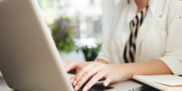 Umowy o dzieło w raporcie ZUS w większości zawierane na okresy nie dłuższe niż 9 dni