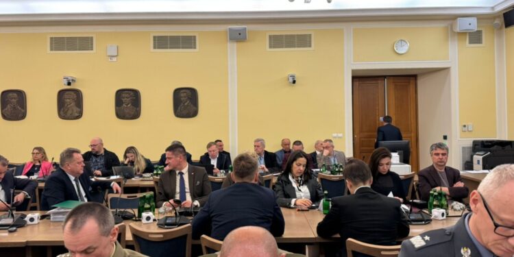 Niepokojące wieści z Warszawy. Co z przyszłością dróg i kolei?