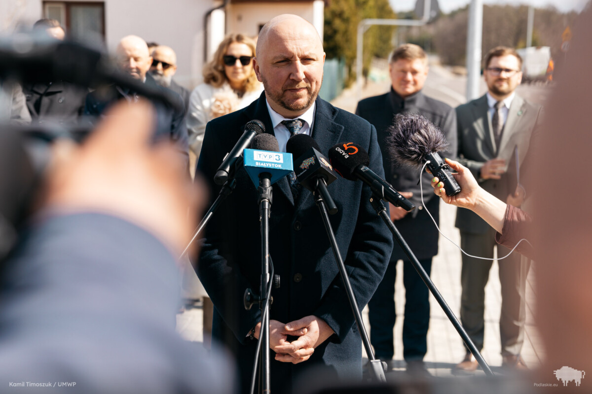 Otwarcie drogi i wodociągu w gminie Płaska