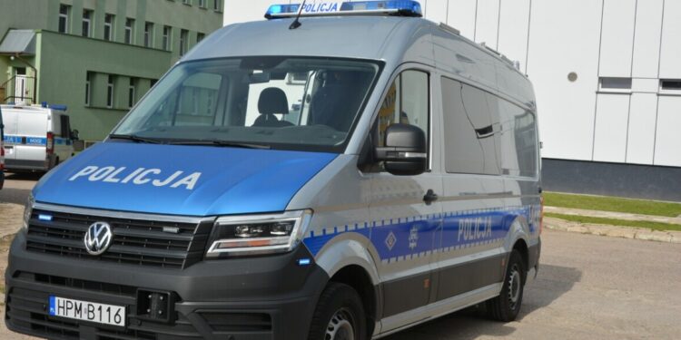 Driftowanie na parkingu zakończone utratą prawa jazdy i mandatem!