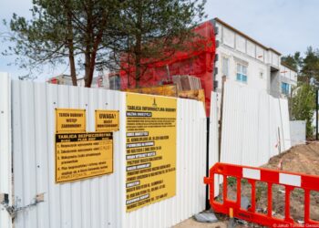 Koniec współpracy z wykonawcami żłobka i fontanny przez rażące opóźnienia na budowach