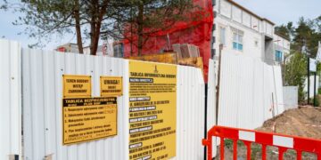 Koniec współpracy z wykonawcami żłobka i fontanny przez rażące opóźnienia na budowach