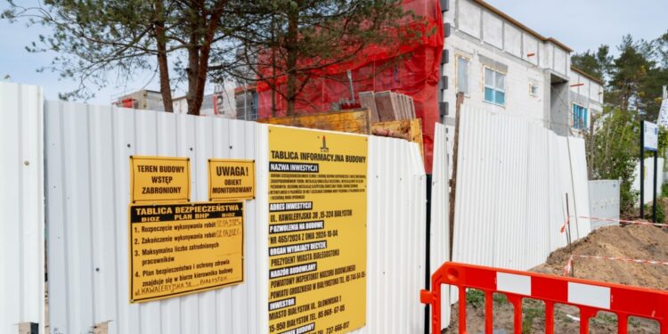 Koniec współpracy z wykonawcami żłobka i fontanny przez rażące opóźnienia na budowach
