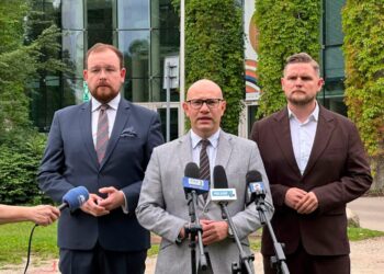 Nie ma stanowiska sprzeciwiającego się nielegalnej migracji i nie ma pieniędzy na Operę