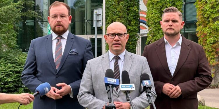 Nie ma stanowiska sprzeciwiającego się nielegalnej migracji i nie ma pieniędzy na Operę