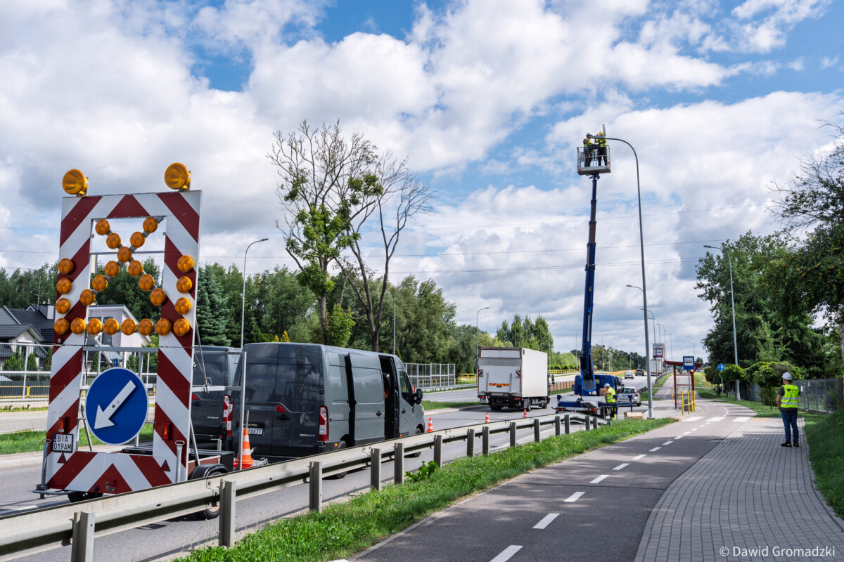 382 latarnie na LED przy Ciołkowskiego. Prace do września