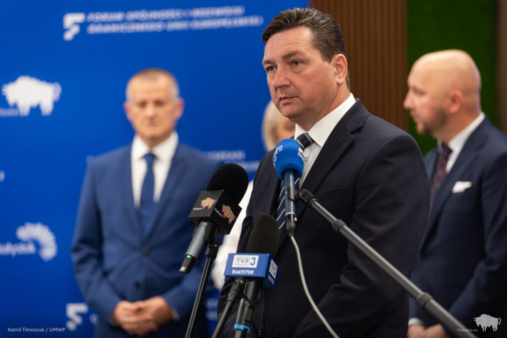 Konferencja prasowa przed II Forum Spójności i Rozwoju Granicznego UE, przedstawiciele władz województwa podlaskiego i Białegostoku