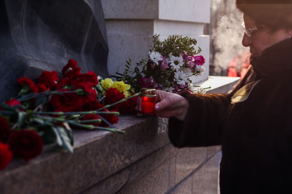 107 lat od wyzwolenia Suwałk. Wieńce pod pomnikiem Piłsudskiego