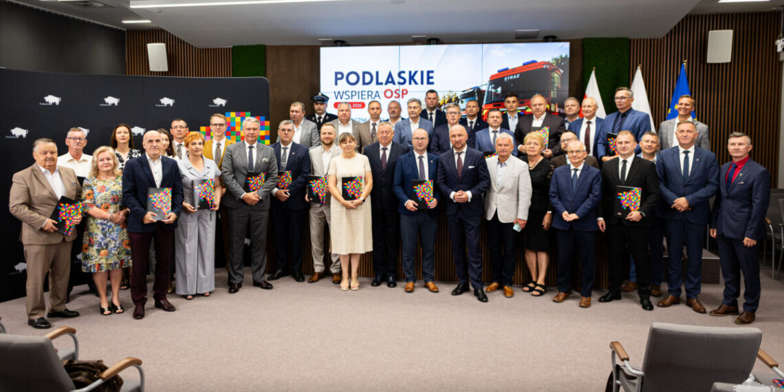 Wręczenie umów dotacyjnych dla OSP - Podlaskie wspiera OSP