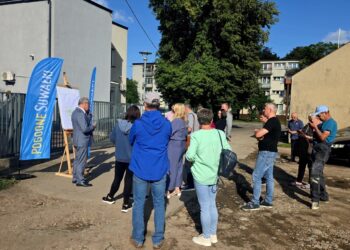 Spotkanie konsultacyjne prezydenta Suwałk z mieszkańcami w sprawie zagospodarowania kwartału ulic Noniewicza, Wesoła i Waryńskiego