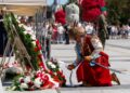 Składanie wieńców podczas obchodów Święta Wojska Polskiego w Białymstoku