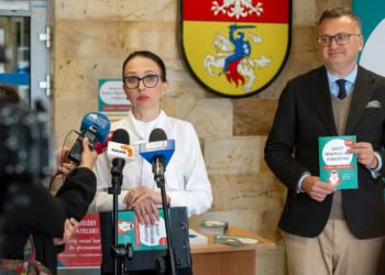 Przedstawiciele władz Białegostoku prezentują materiały Budżetu Obywatelskiego