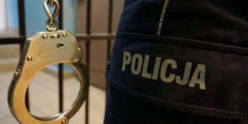 Zatrzymanie sprawcy kradzieży sklepowych w Suwałkach - policja