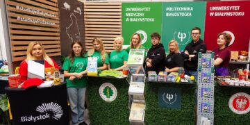 Stoisko Politechniki Białostockiej na Salonie Maturzystów w Lublinie