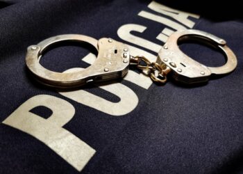 Zabezpieczone przez policję narkotyki na stole
