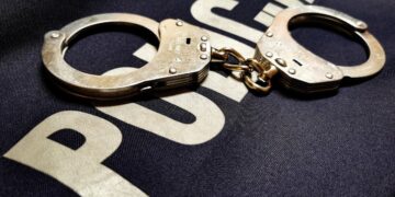 Zabezpieczone przez policję narkotyki na stole
