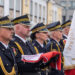 Poczet sztandarowy straży miejskiej podczas obchodów 35-lecia formacji w Białymstoku