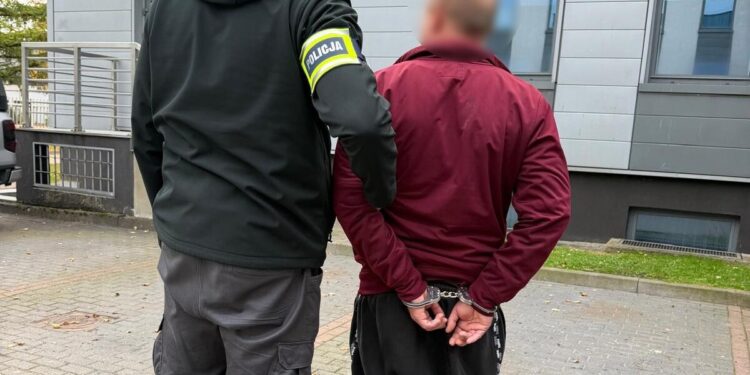 Policjanci podczas ogólnopolskiej akcji poszukiwawczej na terenie województwa podlaskiego