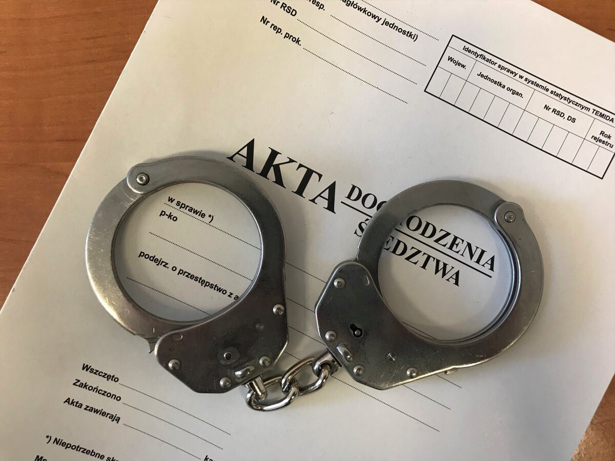 Wtargnął do mieszkania i groził. trzy zarzuty i zakaz zbliżania