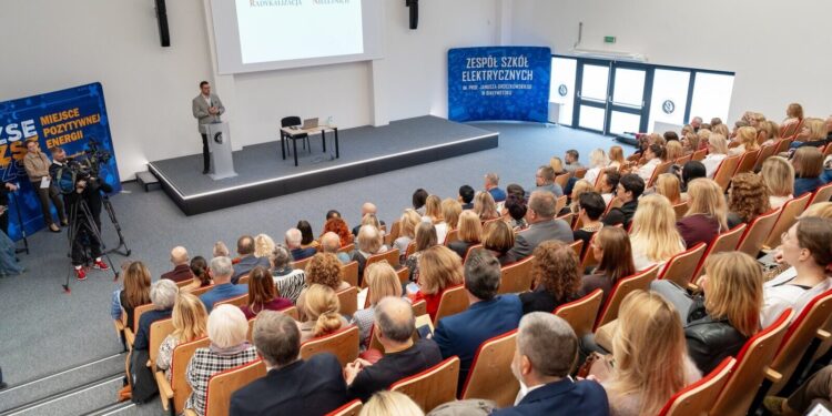 Szkolenie dla dyrektorów białostockich szkół poświęcone bezpieczeństwu w placówkach