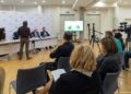 Spotkanie prezydenta Białegostoku z mieszkańcami podczas konsultacji osiedlowych