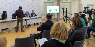 Spotkanie prezydenta Białegostoku z mieszkańcami podczas konsultacji osiedlowych