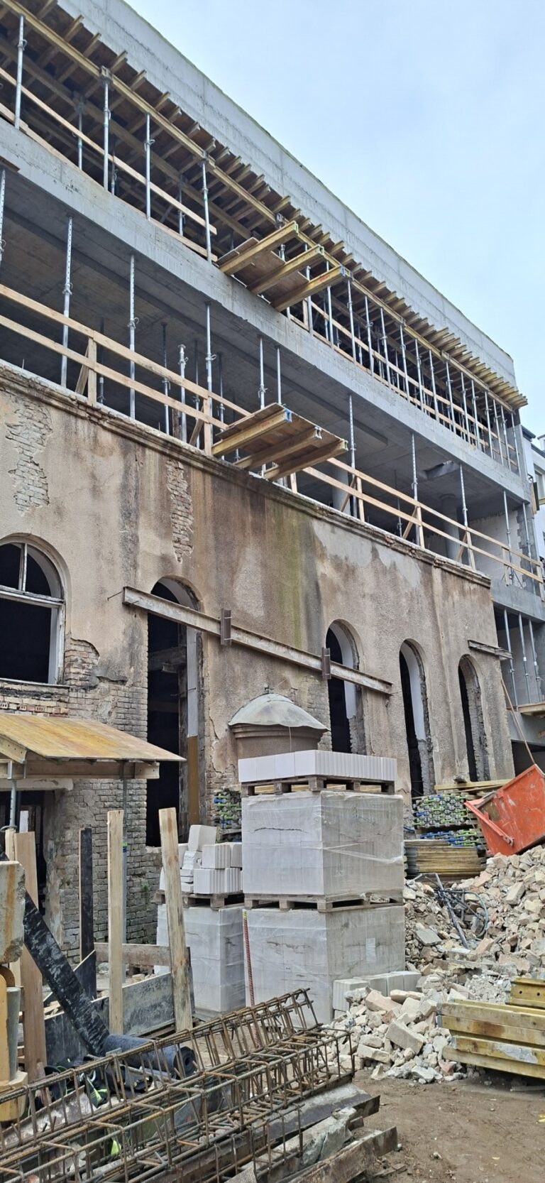 Odsłonięte relikty dawnej synagogi w budynku przy ulicy Branickiego 3 w Białymstoku (7)