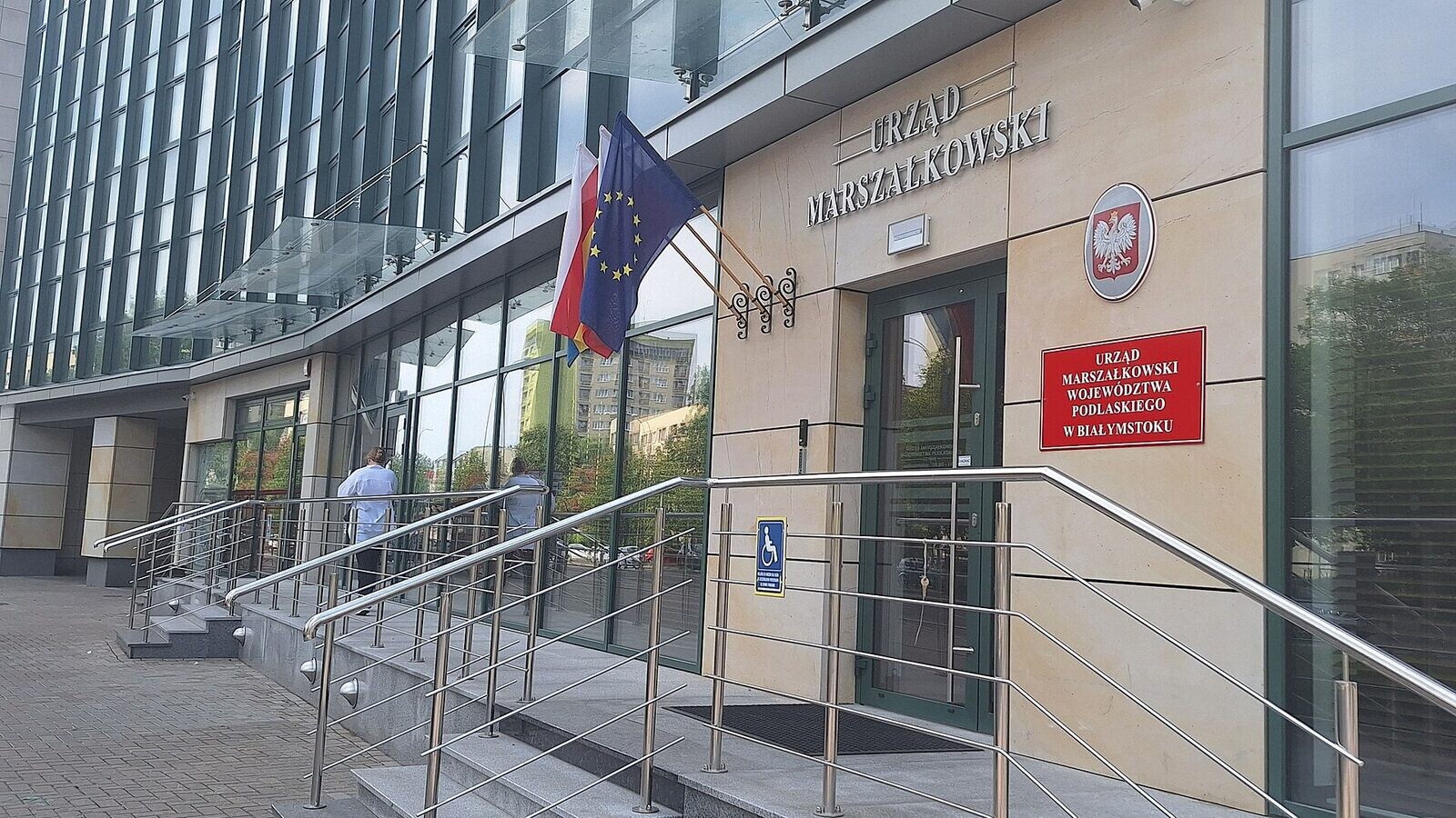 Elektryczne autobusy, szpitale i parki. Zarząd województwa rozdzielił kolejne miliony