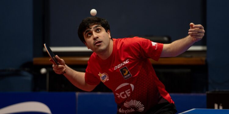 Amirreza Abbasi przy stole podczas meczu LOTTO Superligi w Białymstoku