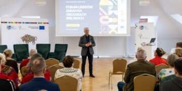 Uczestnicy Forum Liderów Zmian na Obszarach Wiejskich na sali konferencyjnej w Ciechanowcu
