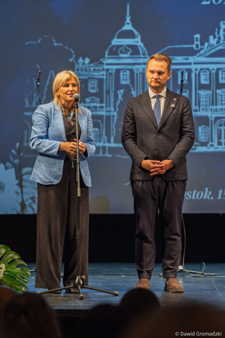 Uroczystość z okazji Dnia Edukacji Narodowej w kinie Forum w Białymstoku (8)