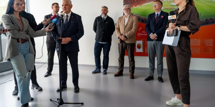 Konferencja prasowa zapowiadająca budowę Galerii Białostockiego Sportu na stadionie przy ulicy Słonecznej