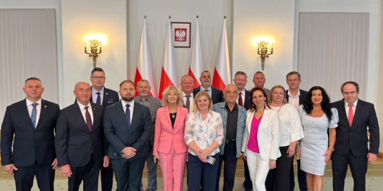 Delegacja powiatu bia\u0142ostockiego w Pa\u0142acu Prezydenckim