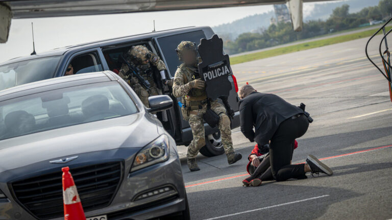 Policjanci Samodzielnego Pododdziału Kontrterrorystycznego w Białymstoku podczas zawodów PARAMEDYK (2)