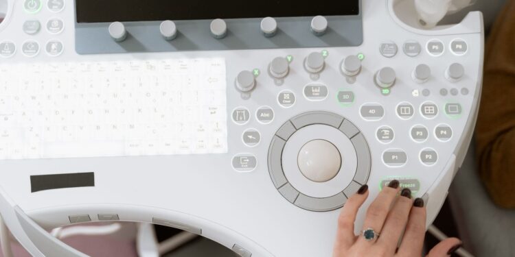 Aparat USG w gabinecie diagnostycznym