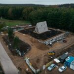 Budynek powstającego Muzeum Błogosławionego Księdza Jerzego Popiełuszki w Okopach