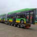 Przegubowy autobus elektryczny Solaris na lawecie przed przekazaniem do suwalskiej zajezdni