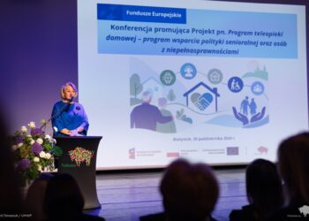Uczestnicy konferencji o programie teleopieki domowej w województwie podlaskim