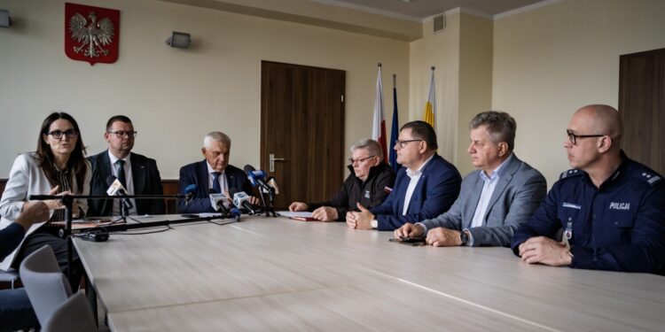 Konferencja prasowa w Urzędzie Miejskim w Białymstoku przed Wszystkich Świętych